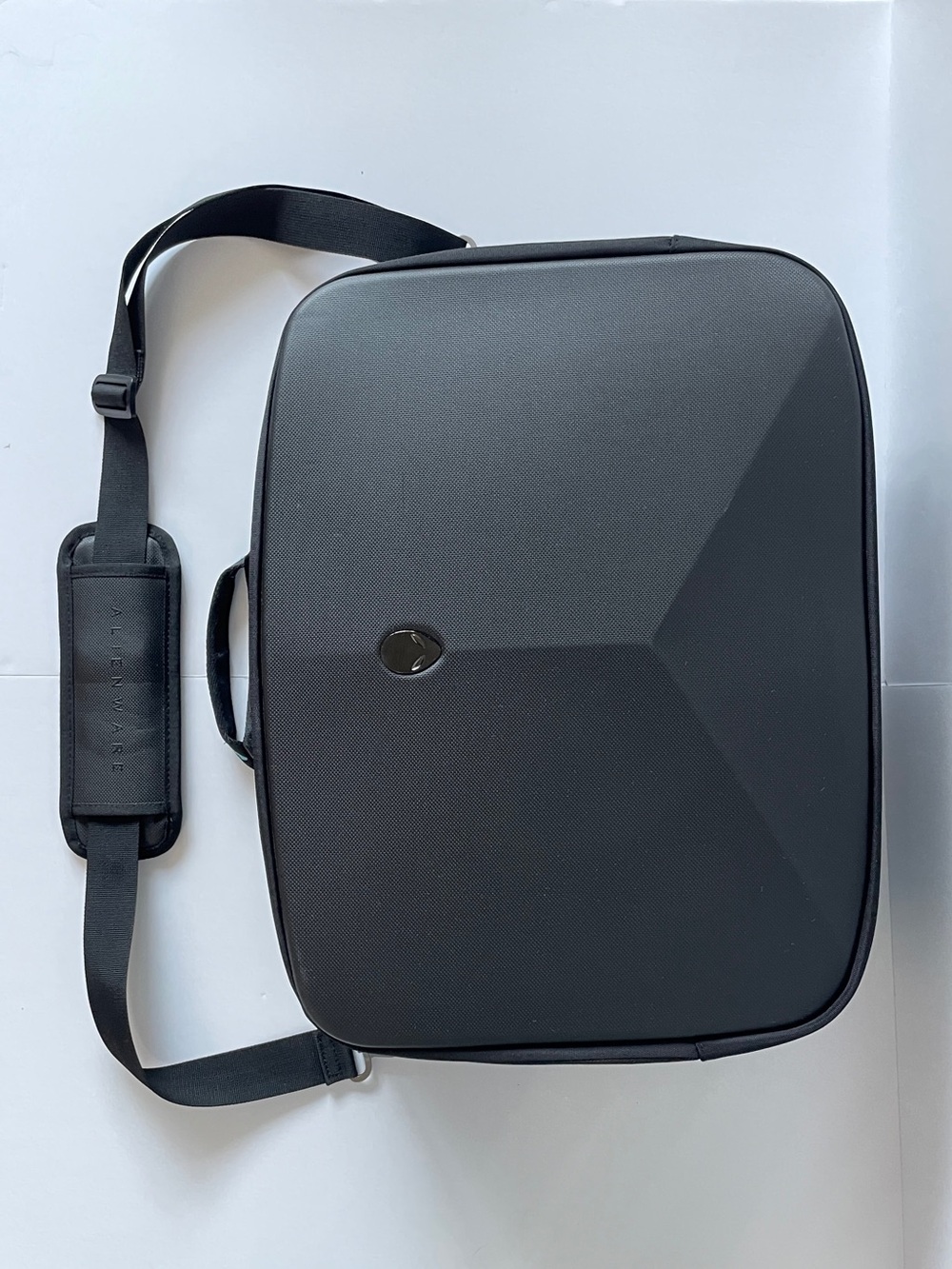 Alienware Vindicator 2.0 Gaming Laptop Briefcase, 20-Inch, ScanFast TSA Check...